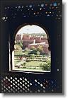 Bikaner par une fenetre * 1200 x 1800 * (1.55MB)